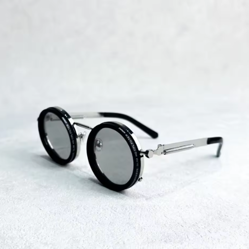 Gafas de sol con lentes negras ajustable